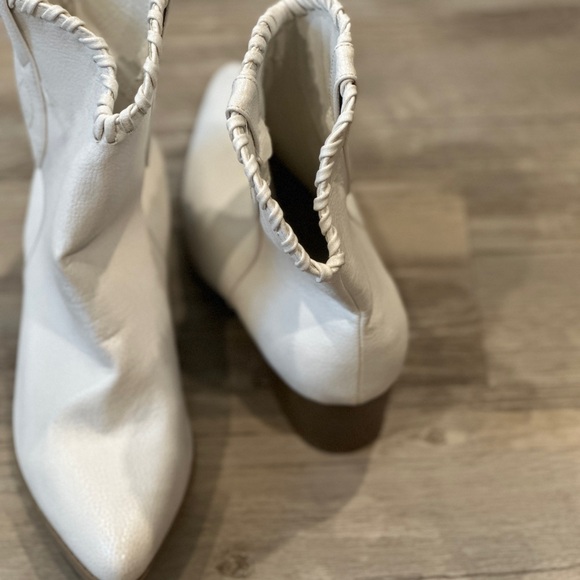 White ankle length cowboy boots - Picture 2 of 4